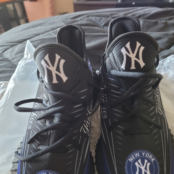 MEN'S NY. YANKEES BLACK SNEAKERS SIZE 13 BRAND SPANKIN NEW!!!!!!!!!!!!!!!!!!!!! - Picture 8 of 16